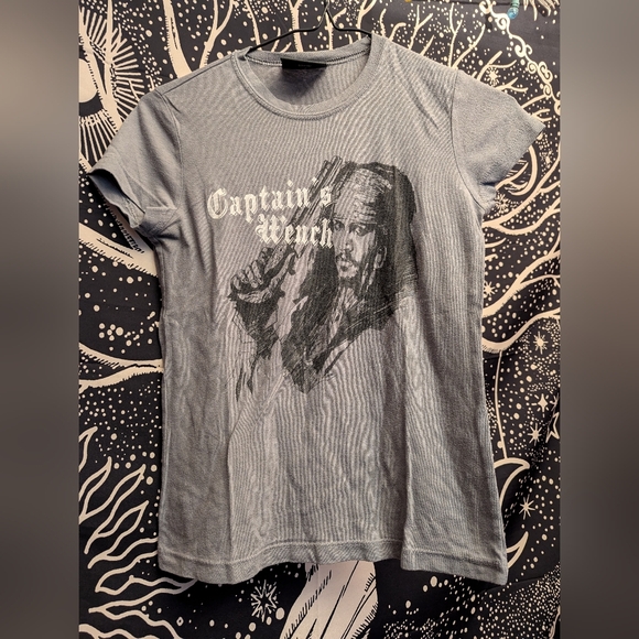 🏴☠️ Vintage Hot Topic Pirates of the Caribbean Tee (Size Small) 🦜 - Picture 4 of 7